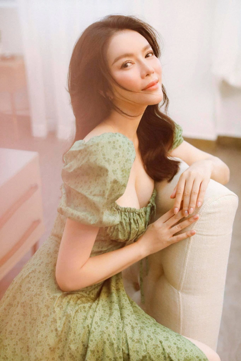 Lý nhã kỳ lên đồ khoe nét dễ thương nhưng nút ruồi ở vị trí ứ ừ gây sốt - 10