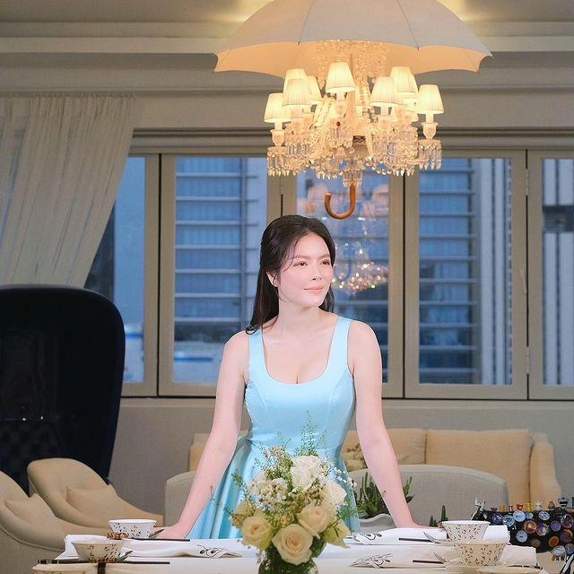 Lý nhã kỳ lên đồ khoe nét dễ thương nhưng nút ruồi ở vị trí ứ ừ gây sốt - 11
