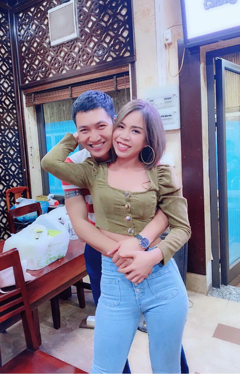 Mặc ai body-shaming bà xã mạnh trường vẫn chăm diện đẹp khoe eo đáng ngưỡng mộ - 9
