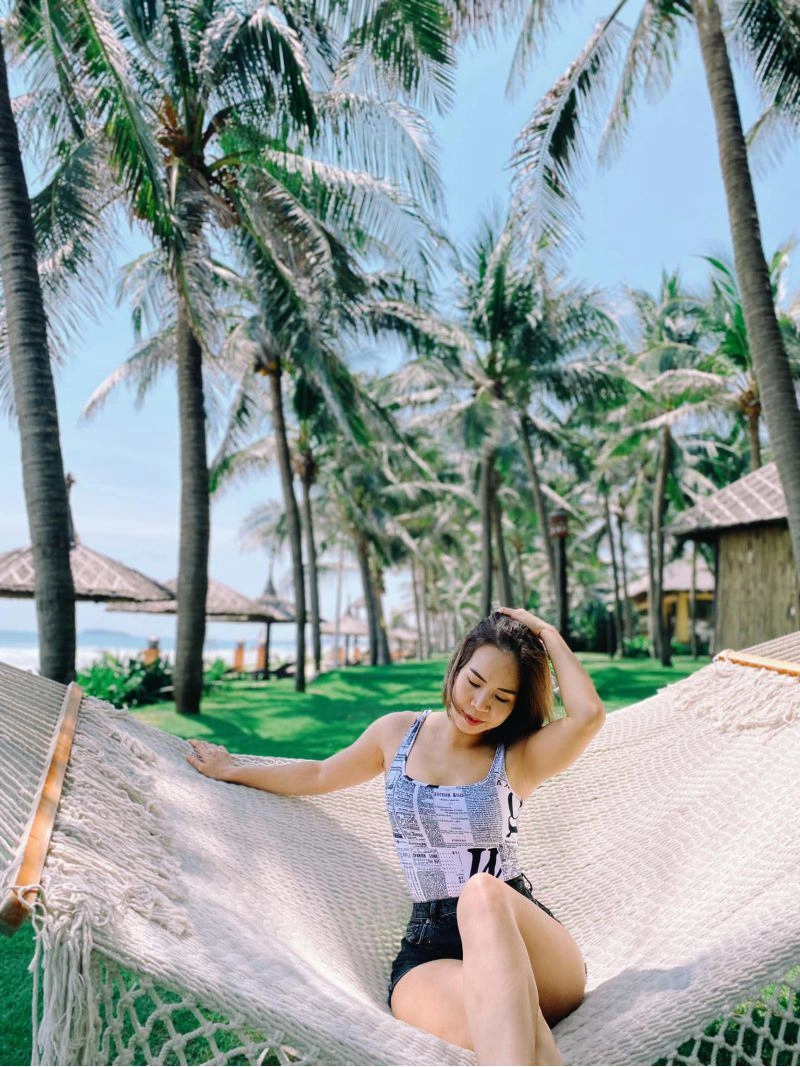 Mặc ai body-shaming bà xã mạnh trường vẫn chăm diện đẹp khoe eo đáng ngưỡng mộ - 16