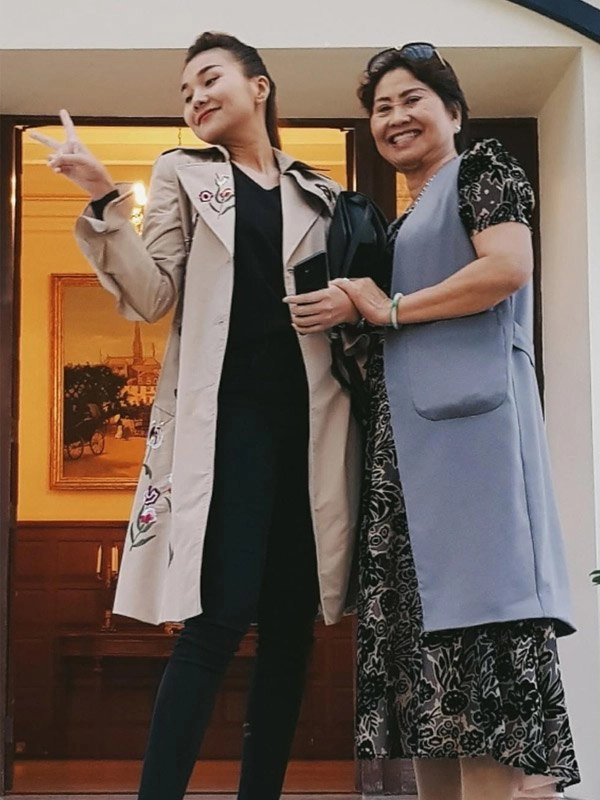 Mẹ ruột thanh hằng - tín đồ hàng hiệu thứ thiệt nhưng siêu kín tiếng - 7