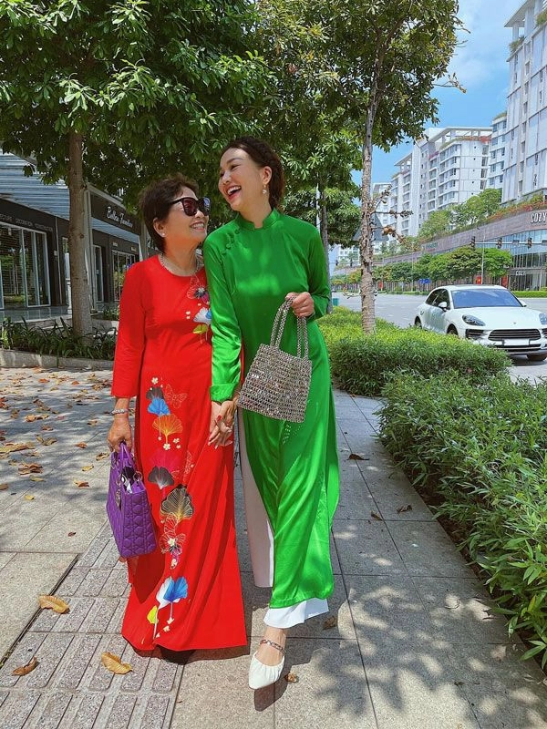 Mẹ ruột thanh hằng - tín đồ hàng hiệu thứ thiệt nhưng siêu kín tiếng - 13