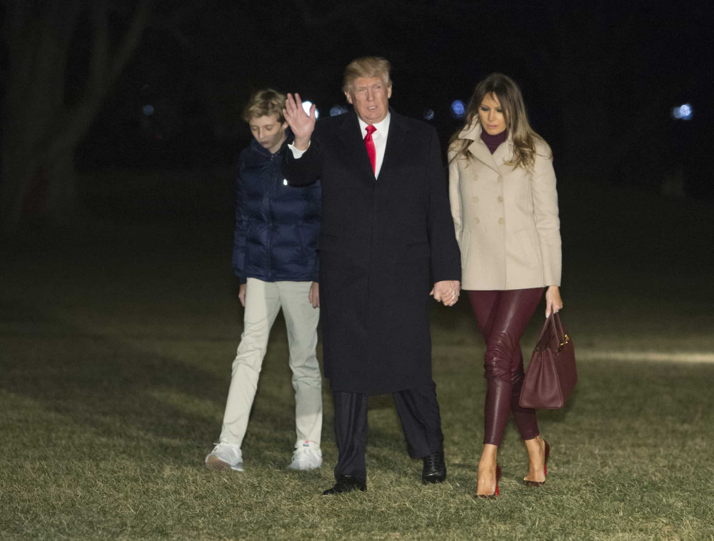 Melania trump hiếm hoi xuất hiện hậu rời nhà trắng vẫn mặc sang chảnh tay không rời túi 600 triệu - 10