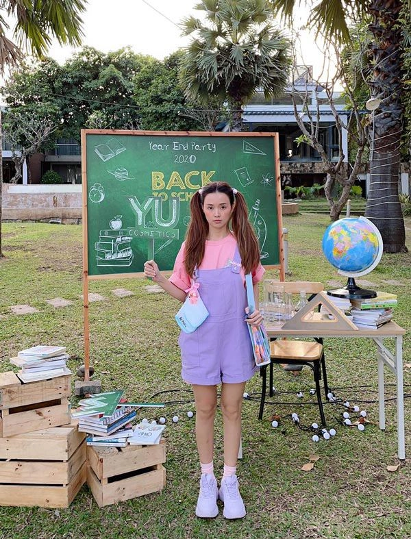 Midu ngồi vẽ mặc một chiếc áo thun bình thường nhưng vẫn tỏa ra khí chất tiên tử - 9