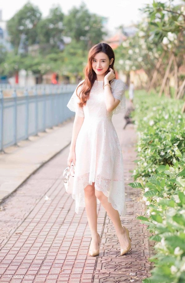 Midu ngồi vẽ mặc một chiếc áo thun bình thường nhưng vẫn tỏa ra khí chất tiên tử - 21