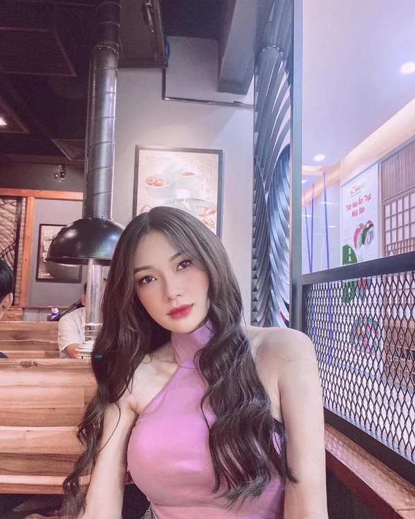 Mới khoe hình gợi cảm hotgirl tiếp tục diện đồ xẻ bất tận làm cđm đỏ mặt - 6