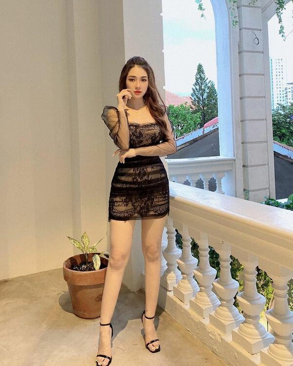 Mới khoe hình gợi cảm hotgirl tiếp tục diện đồ xẻ bất tận làm cđm đỏ mặt - 11