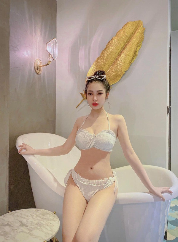 Mới khoe hình gợi cảm hotgirl tiếp tục diện đồ xẻ bất tận làm cđm đỏ mặt - 14