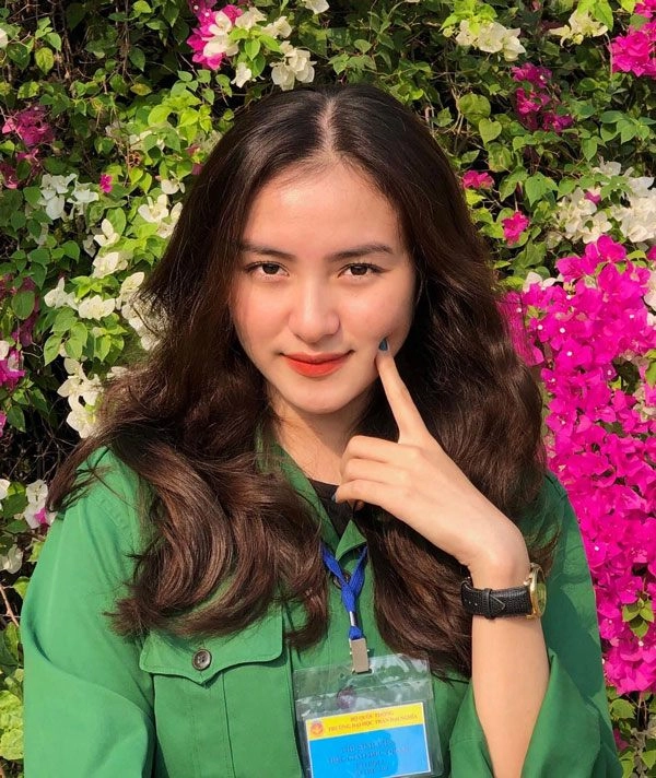 Mới xuất hiện nàng thơ chợ gạo đã nhận lượt like khủng tại hoa hậu hoàn vũ - 14