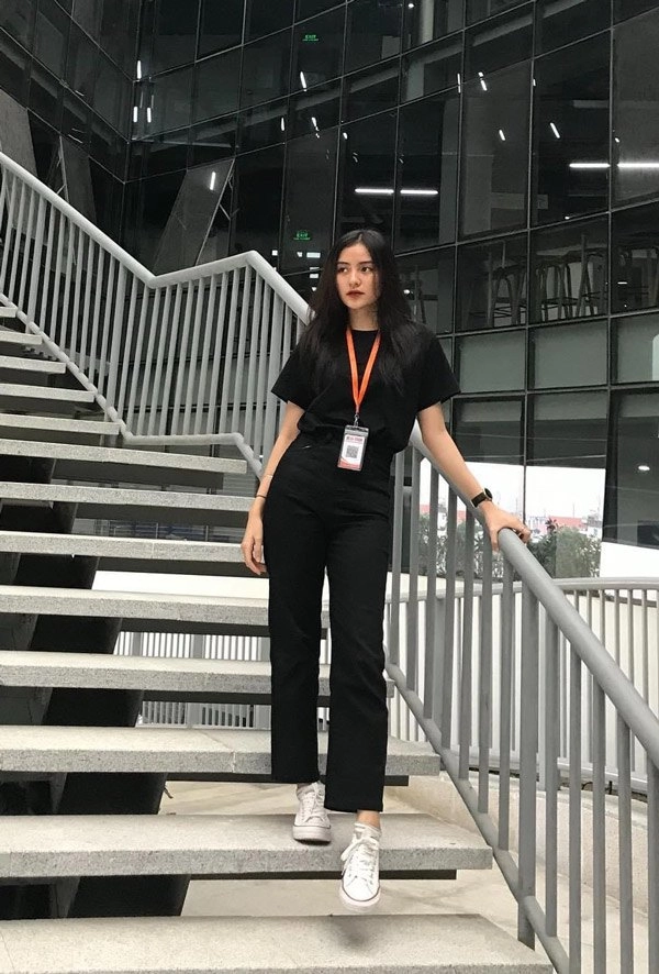 Mới xuất hiện nàng thơ chợ gạo đã nhận lượt like khủng tại hoa hậu hoàn vũ - 19