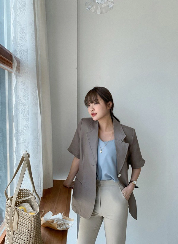 Mùa hè cứ sắm đủ mấy mẫu áo này nàng công sở vừa mát mẻ lại sành điệu vô cùng - 2
