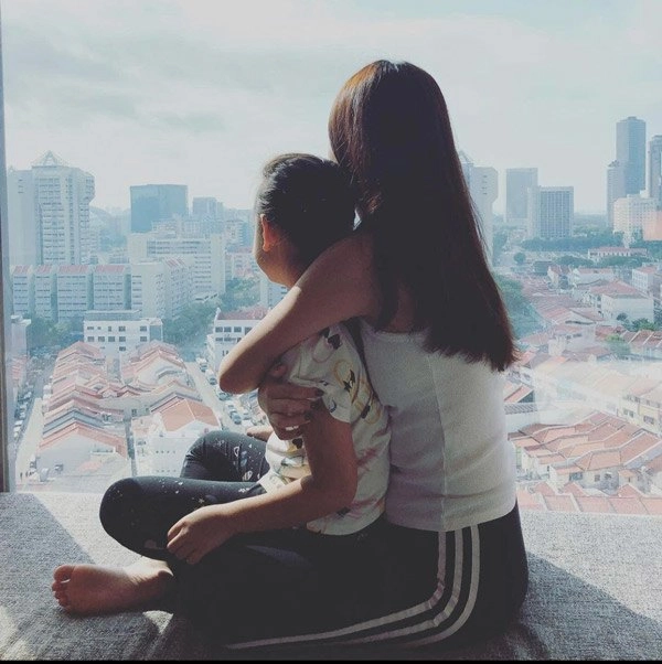 Muốn biết sự khác biệt của mẹ bỉm lúc chăm con với lúc bung xõa hãy nhìn phạm quỳnh anh - 2