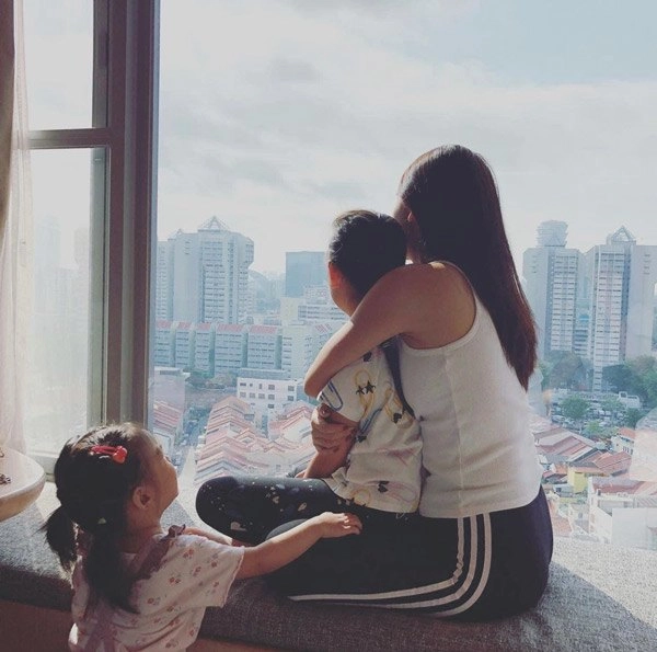 Muốn biết sự khác biệt của mẹ bỉm lúc chăm con với lúc bung xõa hãy nhìn phạm quỳnh anh - 4