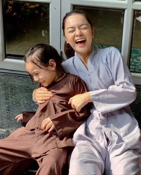 Muốn biết sự khác biệt của mẹ bỉm lúc chăm con với lúc bung xõa hãy nhìn phạm quỳnh anh - 7