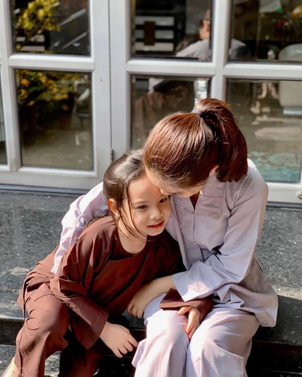 Muốn biết sự khác biệt của mẹ bỉm lúc chăm con với lúc bung xõa hãy nhìn phạm quỳnh anh - 8