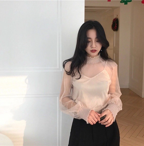 Muôn kiểu mặc áo hở hang thềm của chị em ai cũng phải lắc đầu ngao ngán - 13