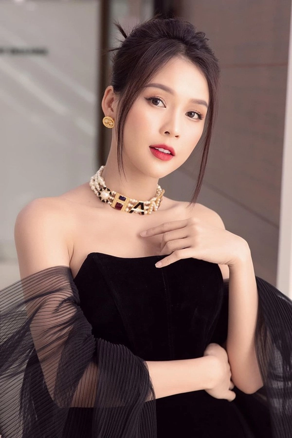 Mỹ nhân vbiz muốn lấy chồng có 40 tỷ trong tài khoản đi đâu cũng khoác hàng hiệu khủng - 2