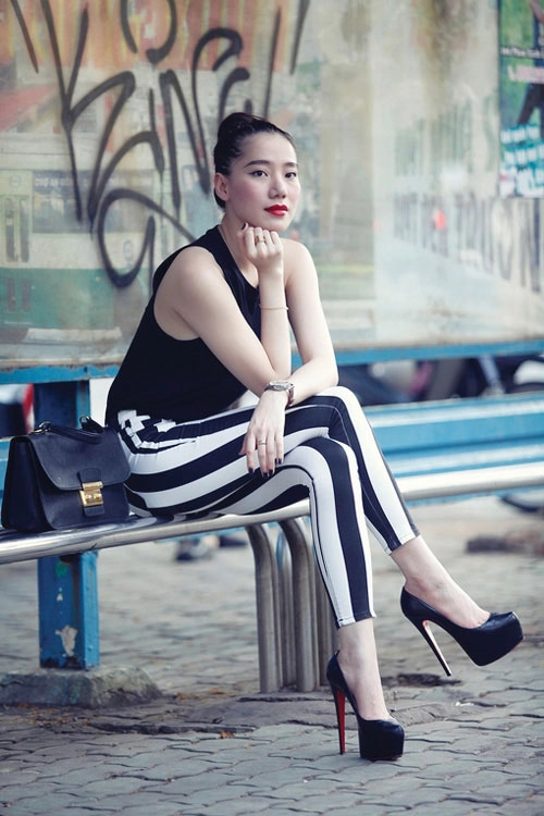 Mỹ nhân việt đón đầu trào lưu sọc đen trắng - 4