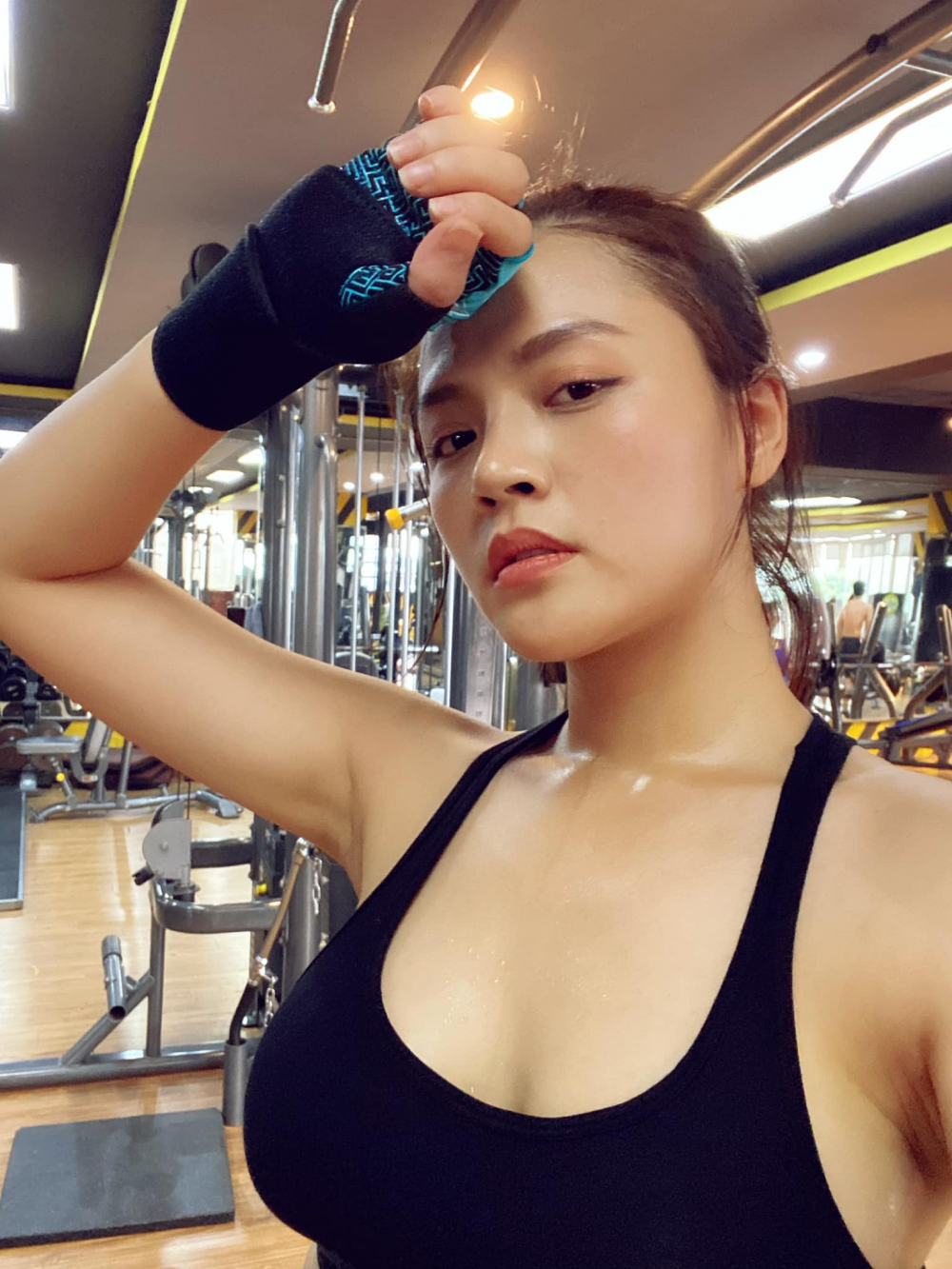 my sói than đi gym 9 buổi cân nặng đứng yên ngờ đâu thừa nhận tập vào hết vòng 1 - 2