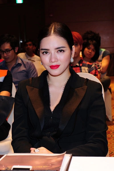 Nathan lee làm host của ngôi sao thiết kế vn 2013 - 3