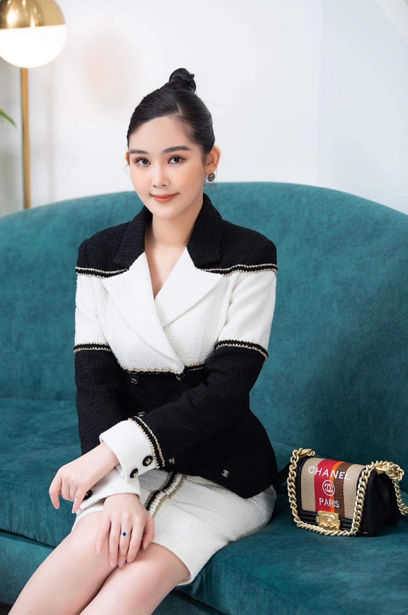 Nghỉ dạy ở nhà cô giáo lê âu ngân anh sắm váy gần trăm triệu tôn đường cong - 9