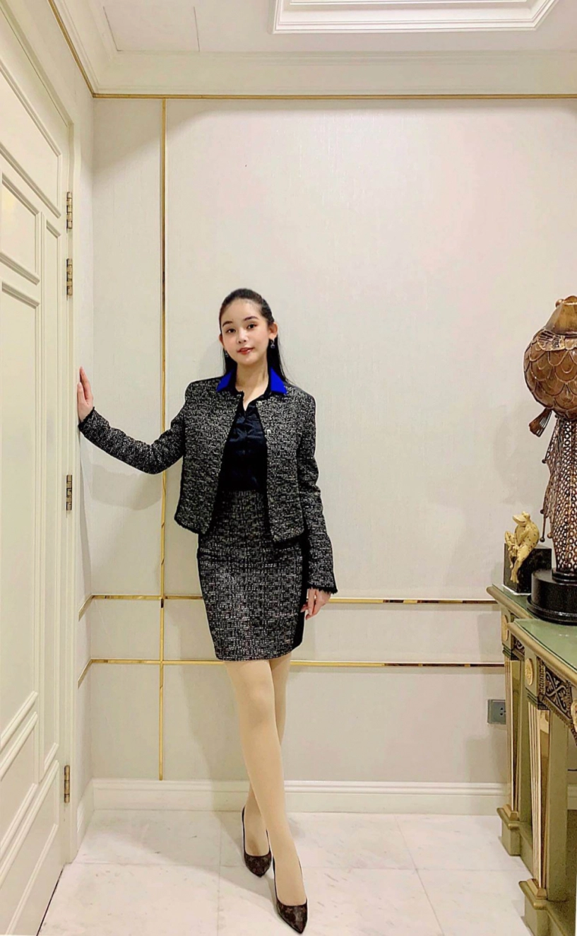 Nghỉ dạy ở nhà cô giáo lê âu ngân anh sắm váy gần trăm triệu tôn đường cong - 11