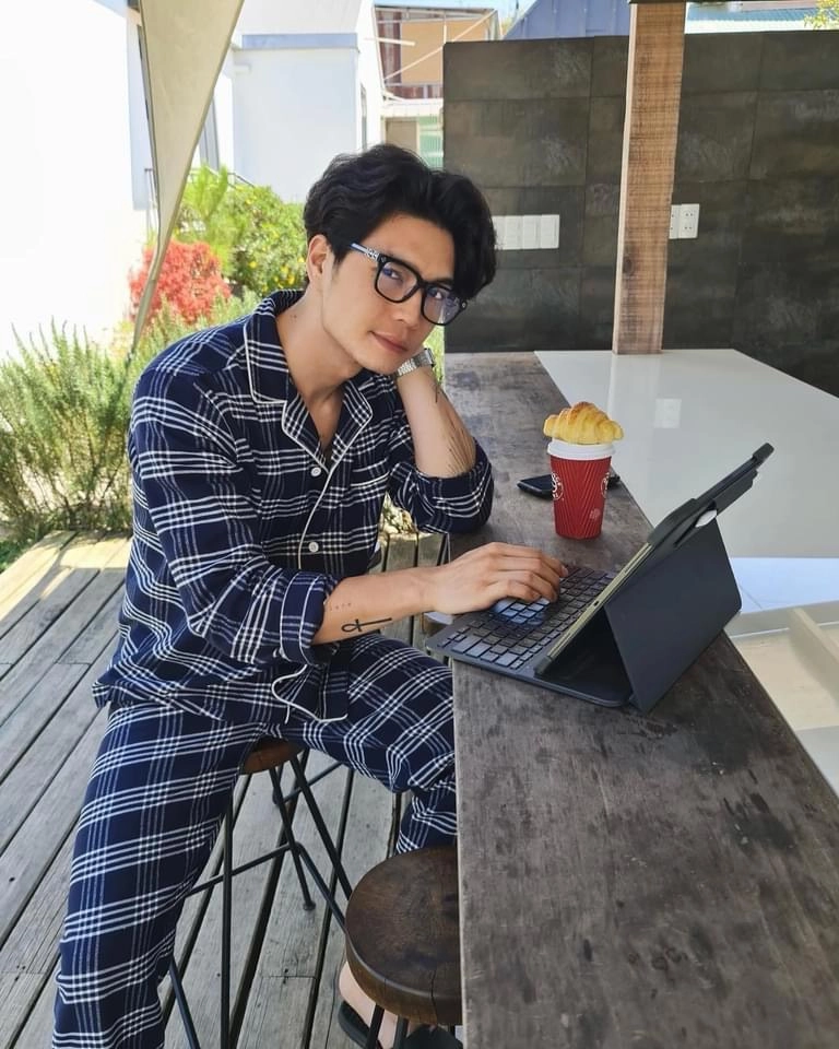 Ngô thanh vân bình thường mặc đẹp khi diện đồ ngủ đôi với chàng trai bí ẩn càng hot hơn - 4