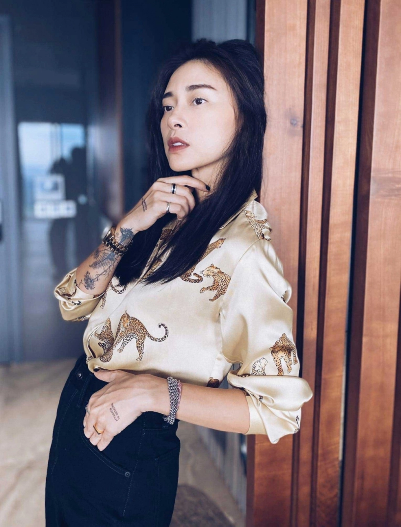Ngô thanh vân bình thường mặc đẹp khi diện đồ ngủ đôi với chàng trai bí ẩn càng hot hơn - 30
