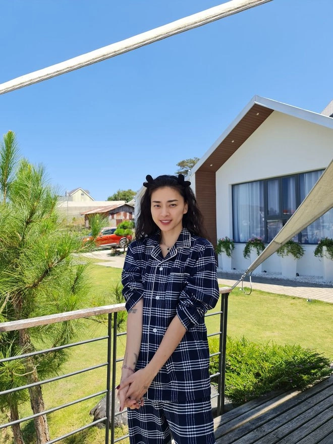 Ngô thanh vân-huy trần lộ ảnh diện đồ ngủ đôi tình tứ soi style ngày thường đồng điệu đến lạ - 2