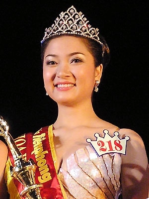 Những hoa hậu việt khóc thét vì sự cố váy áo khi thi quốc tế người cuối bị chơi xấu - 2