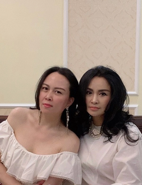 Những lần đọ gu mặc của thanh lam và phượng chanel ai lộng lẫy hơn - 1