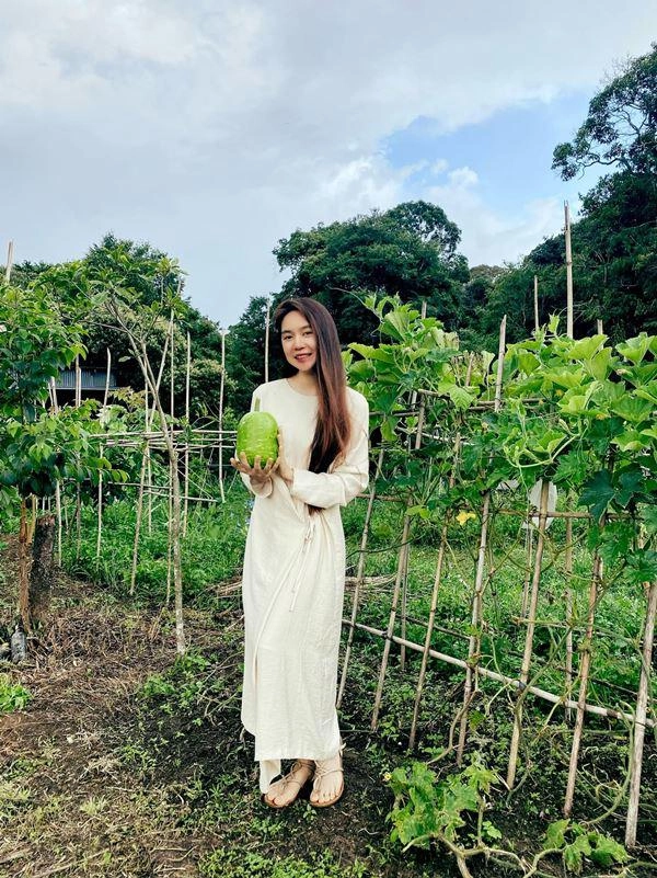 Những ông bố vừa chăm chỉ lại thương vợ con ở biệt thự vẫn tự trồng rau cho gia đình - 14