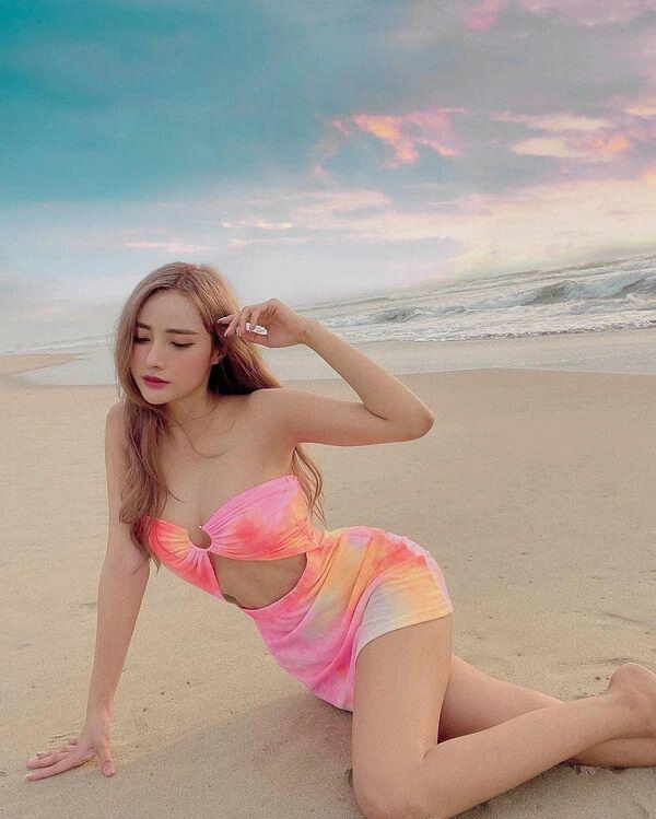 Nữ dj gợi cảm nhất showbiz việt diện đồng phục học sinh mà chân váy chẳng che nổi vòng 3 - 3