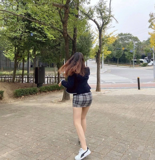 Nữ dj gợi cảm nhất showbiz việt diện đồng phục học sinh mà chân váy chẳng che nổi vòng 3 - 12
