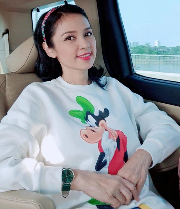 Nữ hoàng ảnh lịch việt trinh và sự trùng hợp thời trang khó tin sau 25 năm - 13