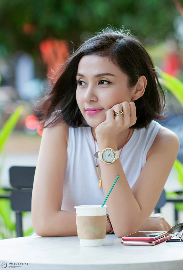 Nữ hoàng ảnh lịch việt trinh và sự trùng hợp thời trang khó tin sau 25 năm - 17