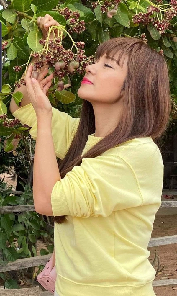Nữ hoàng ảnh lịch việt trinh và sự trùng hợp thời trang khó tin sau 25 năm - 23