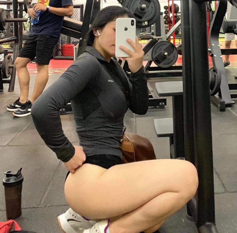 Phản cảm khi hotgirl phòng gym làm trò với quần tập ngườidiện mỏng như sương người lồ lộ ngấn mông - 4