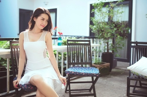 Phan thị mơ buông lơi tấm lưng trần nóng hổi - 2