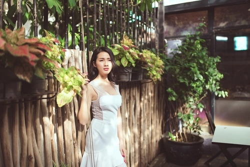 Phan thị mơ buông lơi tấm lưng trần nóng hổi - 3
