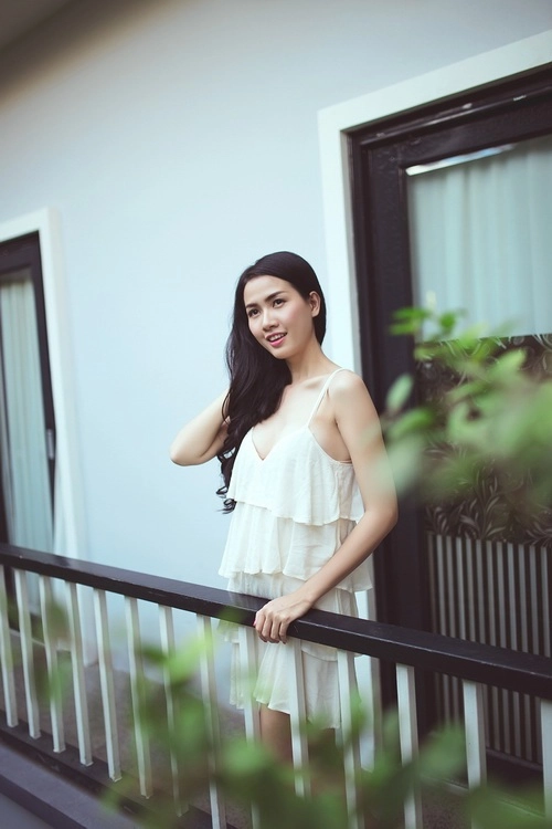 Phan thị mơ buông lơi tấm lưng trần nóng hổi - 4