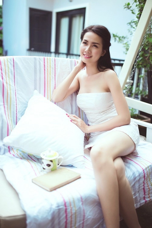 Phan thị mơ buông lơi tấm lưng trần nóng hổi - 11