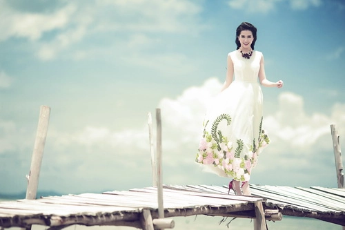 Phan thị mơ thả dáng quyến rũ bên bãi biển - 2