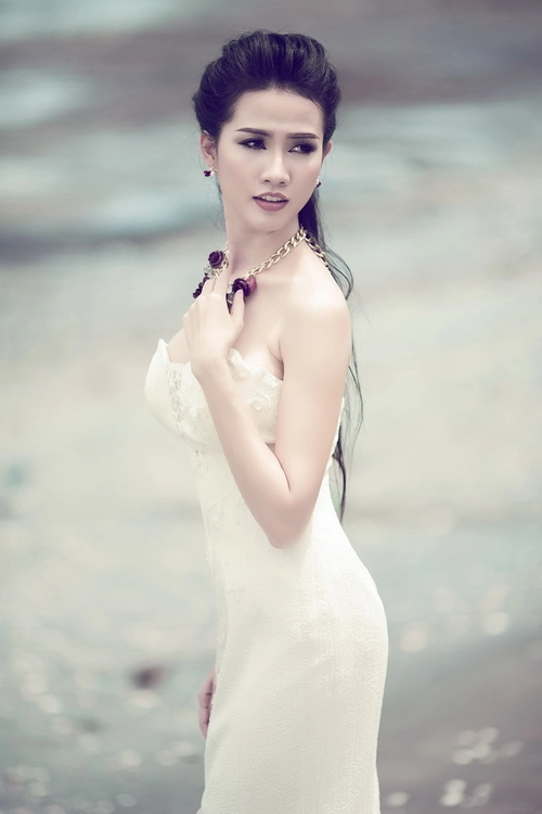Phan thị mơ thả dáng quyến rũ bên bãi biển - 5