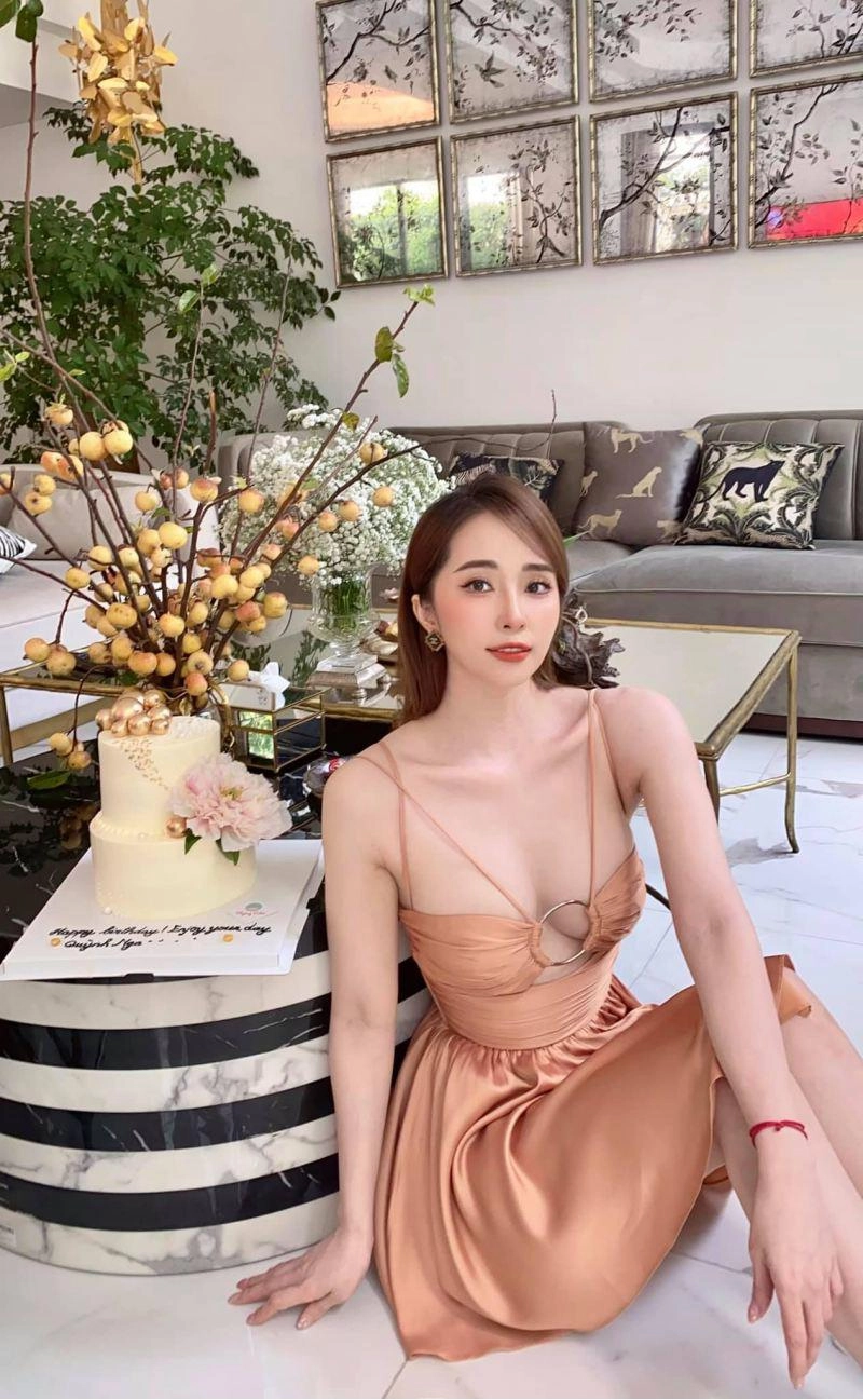 Quỳnh nga chốt sổ sinh nhật với chiếc đầm nhìn là biết hết việt anh cũng khen ngợi - 1