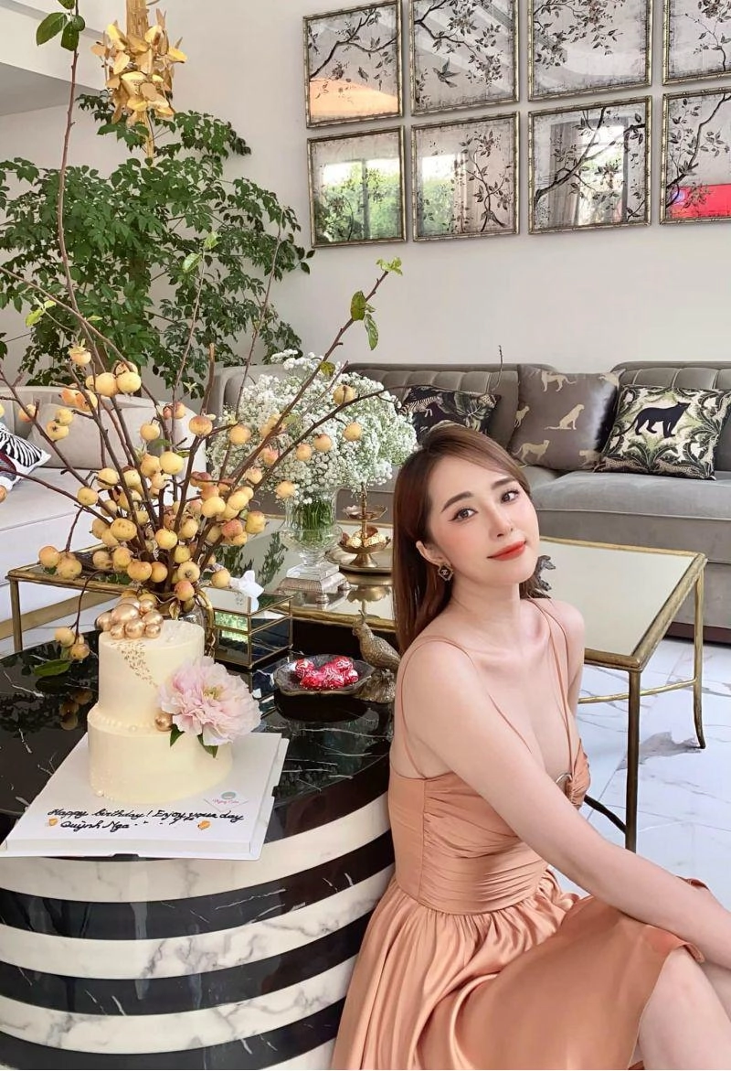 Quỳnh nga chốt sổ sinh nhật với chiếc đầm nhìn là biết hết việt anh cũng khen ngợi - 2