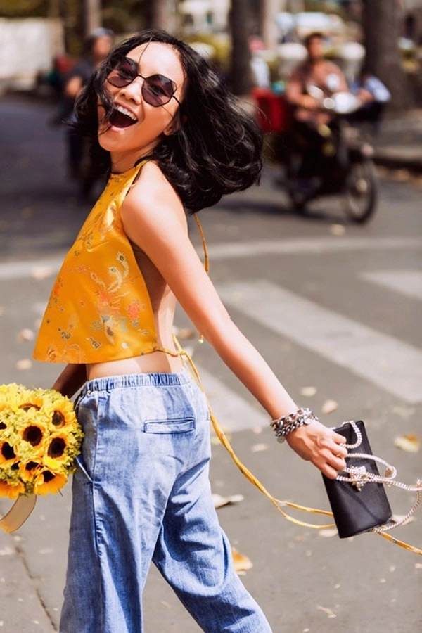 Sao biến đổi không cần stylist đoan trang vẫn có chất thời trang riêng sau nhiều năm ca hát - 17