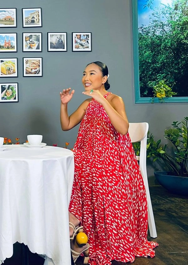 Sao biến đổi không cần stylist đoan trang vẫn có chất thời trang riêng sau nhiều năm ca hát - 26