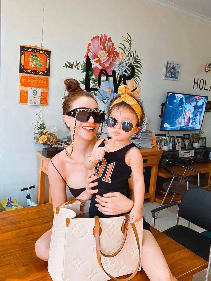 Sao sắm gì chiếc túi này có gì mà cả hoa hậu diễn viên người mẫu đều đụng hàng - 11