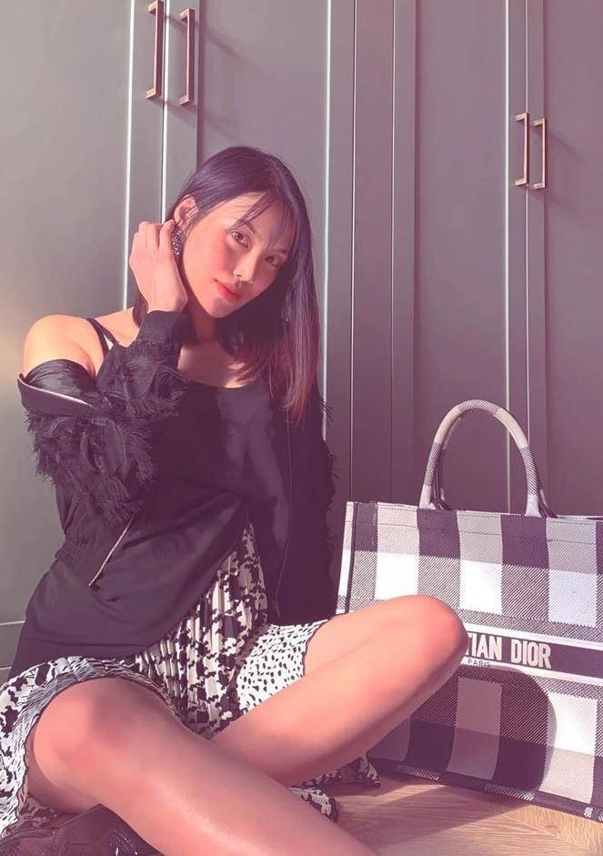 Sao sắm gì chiếc túi này có gì mà cả hoa hậu diễn viên người mẫu đều đụng hàng - 14